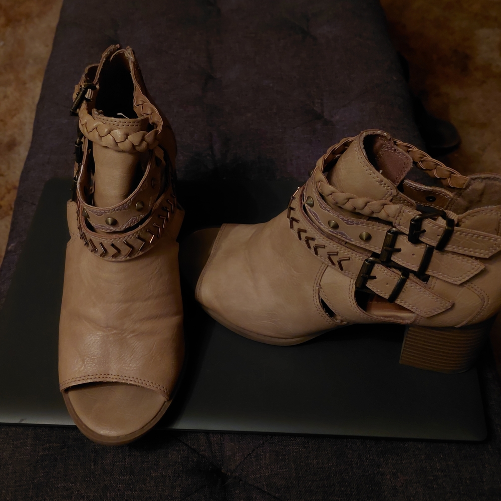 Sugar Women's Beige Peep-Toe Heels